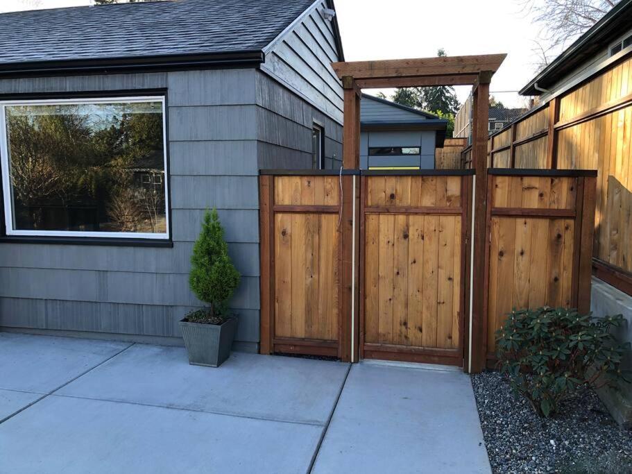 Cozy Crown Hill Carkeek Cottage W/3 Beds, Full Kitchen & Backyard In North Seattle Dış mekan fotoğraf